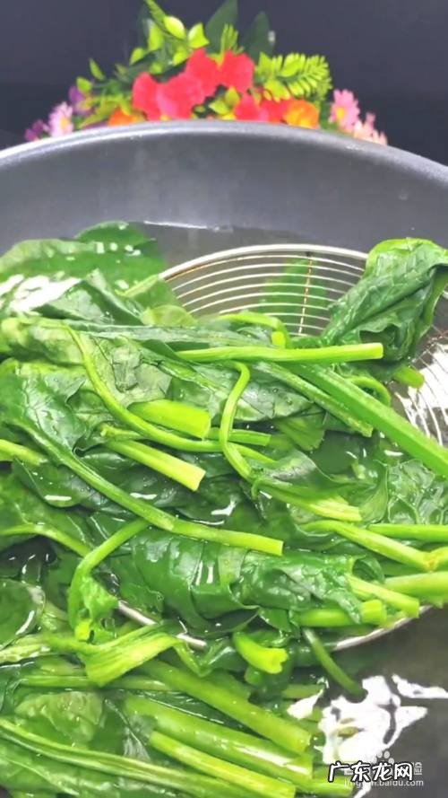菠菜怎么焯水,菠菜怎样焯水不变色