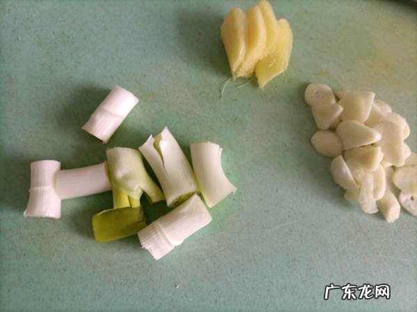 红烧鲤鱼怎么做法,红烧鲤鱼最简单的做法窍门
