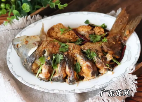 红烧鲤鱼怎么做法,红烧鲤鱼最简单的做法窍门