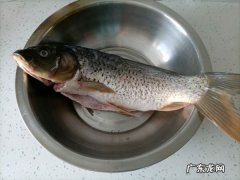 红烧鲤鱼怎么做法,红烧鲤鱼最简单的做法窍门