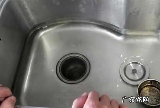 洗菜池堵住了怎样疏通,洗菜盆堵塞疏通的最好办法
