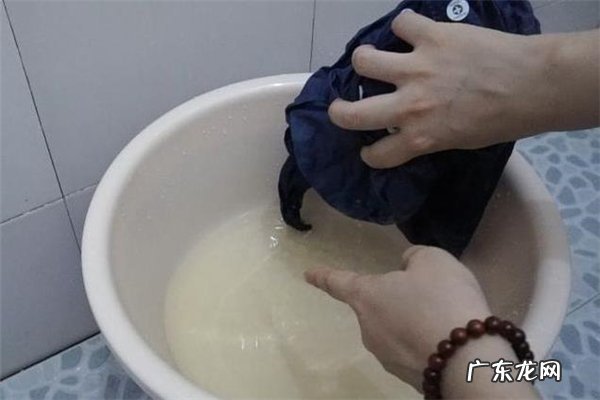 深色衣服褪色怎么洗才能不褪色,深色衣服怎么洗不掉色