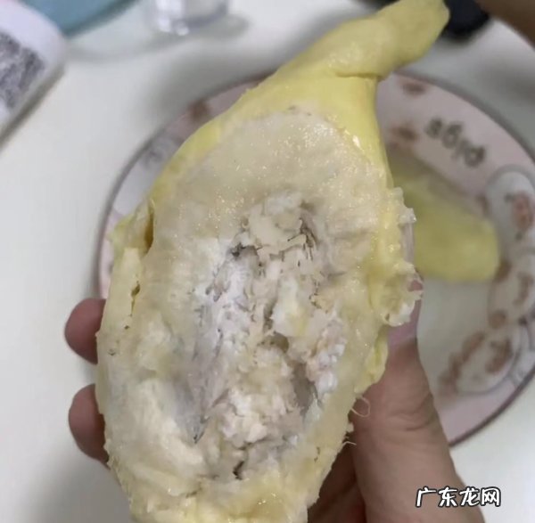 榴莲中间发黑是坏了,榴莲肉发黑怎么回事尝试了一点点