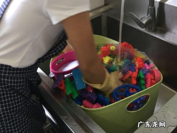 橡胶小挂件脏了怎么洗,橡胶玩具脏了怎么清洗