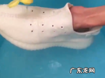 鞋子上油渍时间长了怎么洗掉,鞋子上面有油渍怎么办
