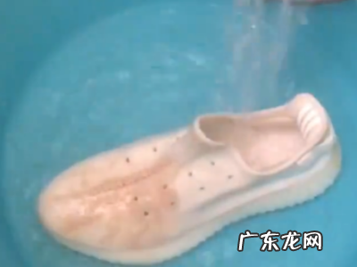 鞋子上油渍时间长了怎么洗掉,鞋子上面有油渍怎么办