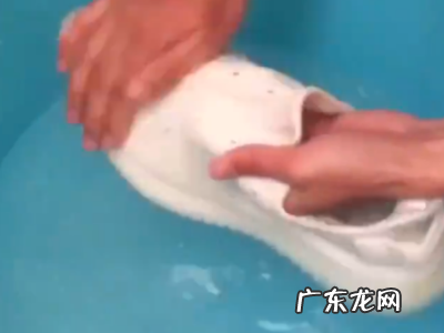 鞋子上油渍时间长了怎么洗掉,鞋子上面有油渍怎么办