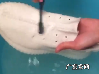 鞋子上油渍时间长了怎么洗掉,鞋子上面有油渍怎么办