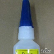 手上粘了万能胶水怎么洗掉,万能胶水粘在手上怎么办