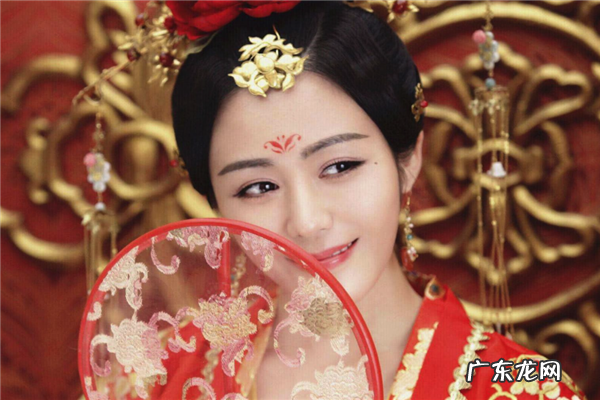 望夫石的女子叫什么,古代一个女的等一个男的变石像的故事电影