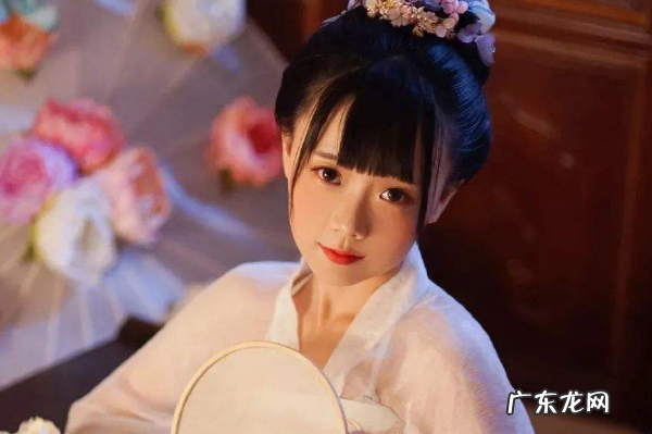 望夫石的女子叫什么,古代一个女的等一个男的变石像的故事电影