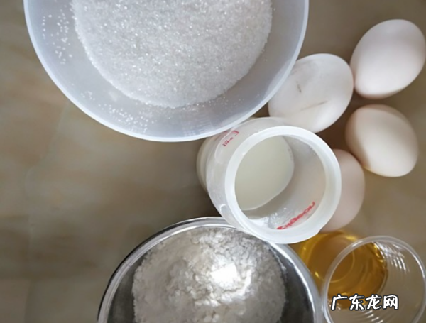 低筋面粉怎么做蛋糕,低筋面粉最简单的蛋糕电饭煲
