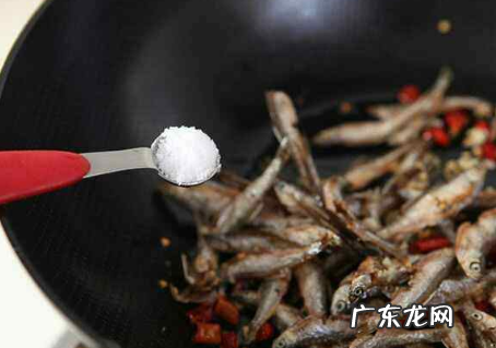 怎么样去除干梭鱼的土腥味,怎样去除鱼肉的土腥味小妙招