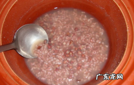 红豆可以直接煮米饭,红豆和绿豆可以一起煮饭吃