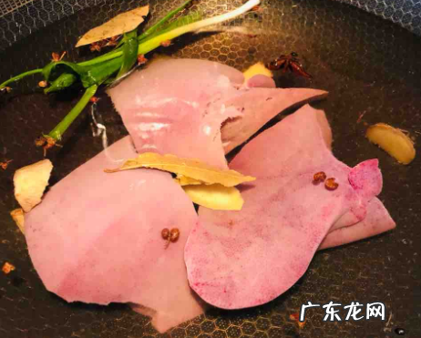 猪肝怎么凉拌好吃,在家如何卤猪肝