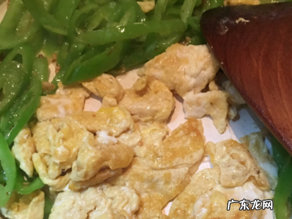 菜椒炒鸡蛋怎么做好吃,青椒炒鸡蛋的做法