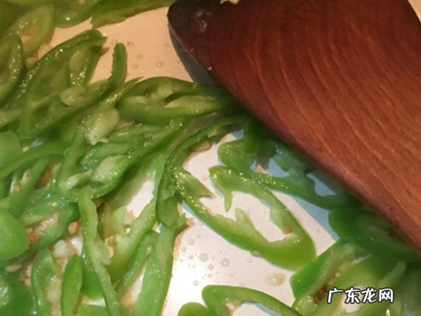 菜椒炒鸡蛋怎么做好吃,青椒炒鸡蛋的做法