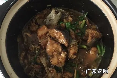 炒锅下面的油垢怎么清理,家中的炒锅后面有很多油渍怎么办