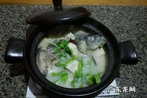炒锅下面的油垢怎么清理,家中的炒锅后面有很多油渍怎么办