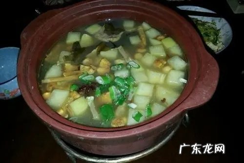 炒锅下面的油垢怎么清理,家中的炒锅后面有很多油渍怎么办