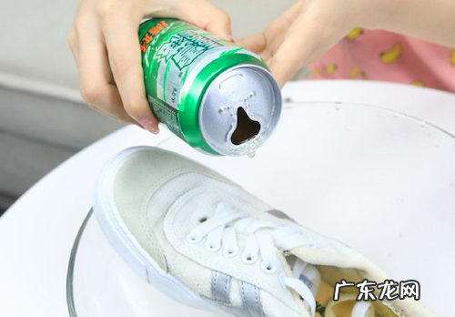 白色帆布鞋发黄怎么洗,白帆布鞋上有黄渍怎么去除掉