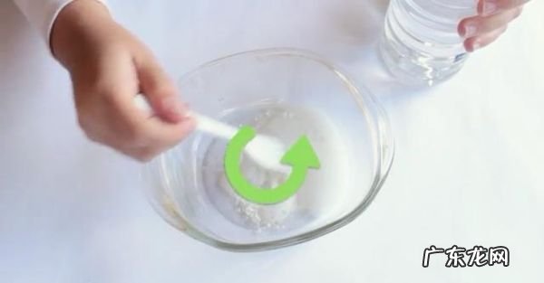 白色帆布鞋发黄怎么洗,白帆布鞋上有黄渍怎么去除掉