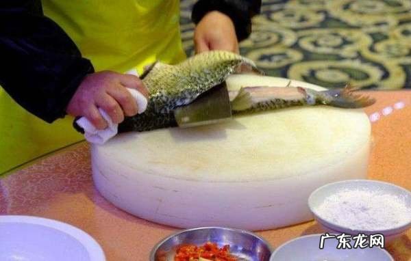 刺豚鱼皮干怎么样去刺,草鱼怎么去刺教程