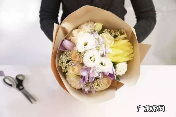 带花泥的花束怎么包装,清明花束包装技法