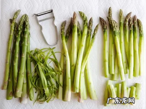 芦笋外面的皮要剥掉,芦笋要去皮吃