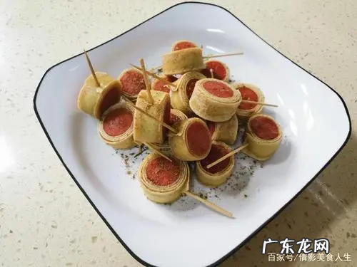 豆腐皮卷香肠的做法,用豆皮卷的素炒豆腐肠