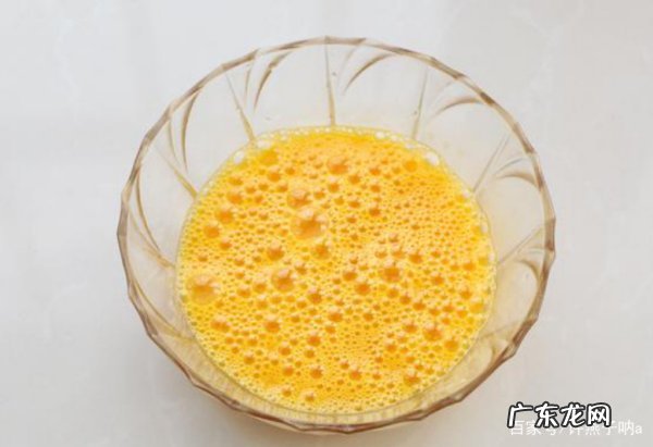 豆腐皮卷香肠的做法,用豆皮卷的素炒豆腐肠