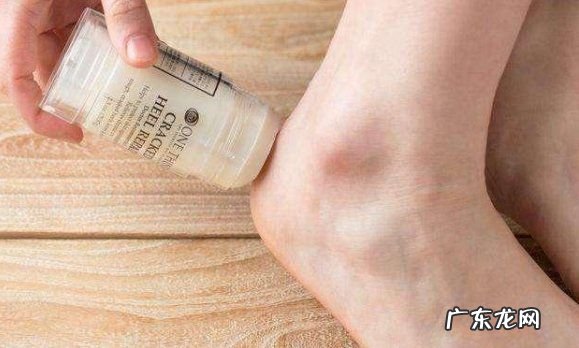 怎么穿高跟鞋一天不累,穿带跟的鞋子开车违章