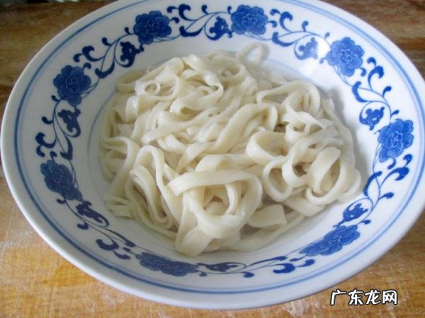 初学者怎么和面做面条,初学者怎么和面做面条用冷水还是温水
