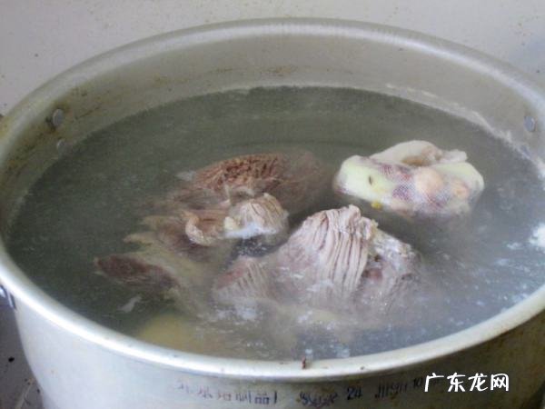 初学者怎么和面做面条,初学者怎么和面做面条用冷水还是温水