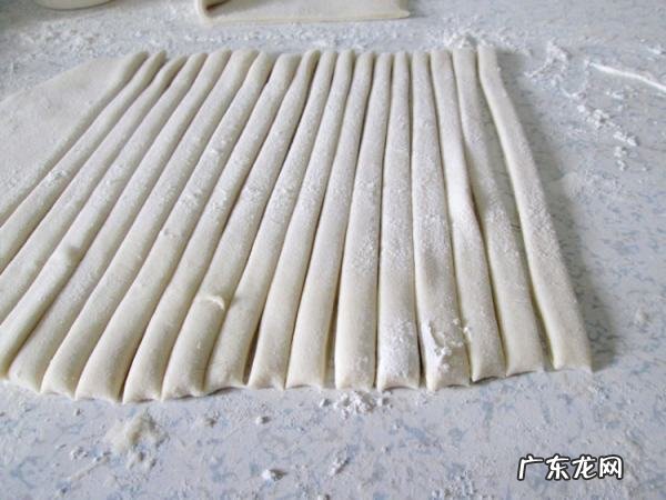 初学者怎么和面做面条,初学者怎么和面做面条用冷水还是温水