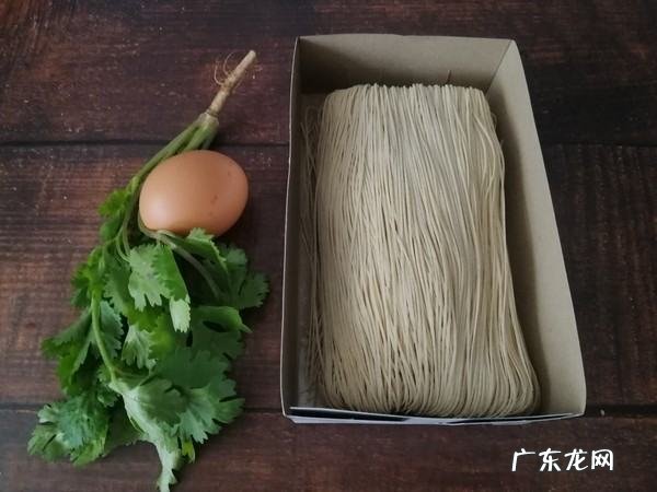 初学者怎么和面做面条,初学者怎么和面做面条用冷水还是温水