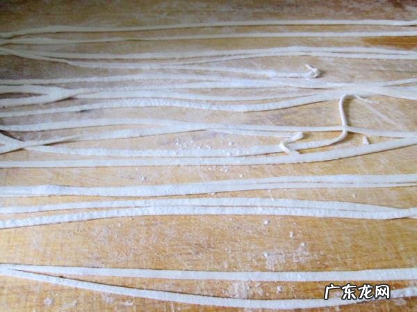 初学者怎么和面做面条,初学者怎么和面做面条用冷水还是温水