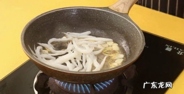 银鱼炒蛋 怎么制作银鱼炒蛋,银鱼炒蛋:一道简单又健康的家常菜