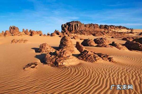 海边沙漠怎么形成的,为什么有些地方靠近海洋却是沙漠