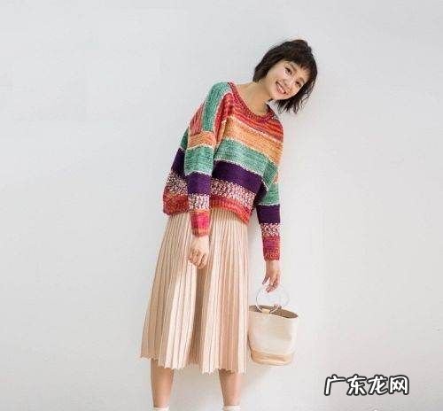 女士彩虹毛衣怎么搭,彩虹毛衣怎么搭配外套