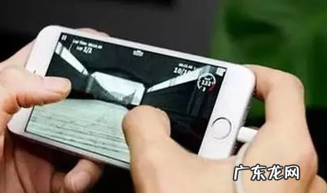 充电宝边充电边给手机充电可以,充电宝一边充电一边充手机可以