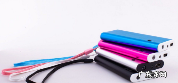 充电宝边充电边给手机充电可以,充电宝一边充电一边充手机可以