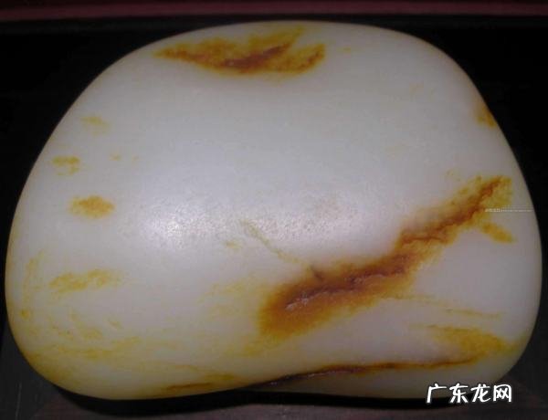 和田玉为什么越戴越油,和田玉手串盘玩后表面出油是怎么一回事