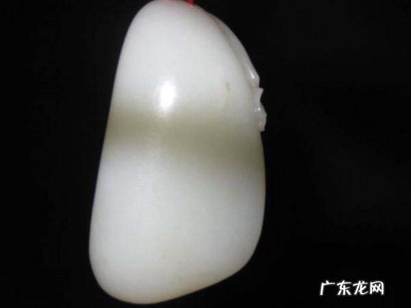 和田玉为什么越戴越油,和田玉手串盘玩后表面出油是怎么一回事