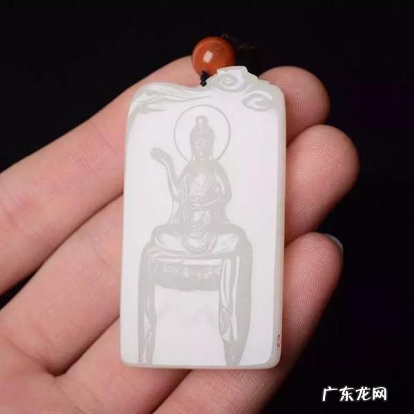 和田玉为什么越戴越油,和田玉手串盘玩后表面出油是怎么一回事