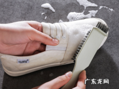 为什么有些鞋子洗了会臭,鞋刷完之后变臭了是怎么回事