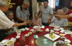 关于敬长辈酒的四字词语,敬酒时说的祝酒成语