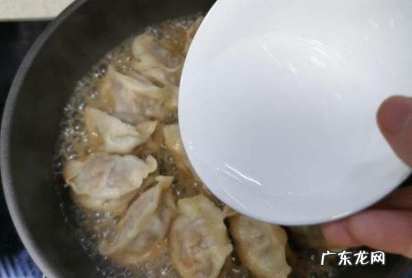 冻饺子煎饺怎么做,速冻饺子做煎饺的做法窍门