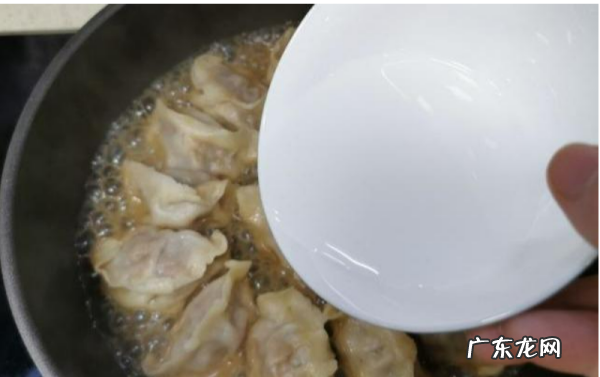 冻饺子煎饺怎么做,速冻饺子做煎饺的做法窍门