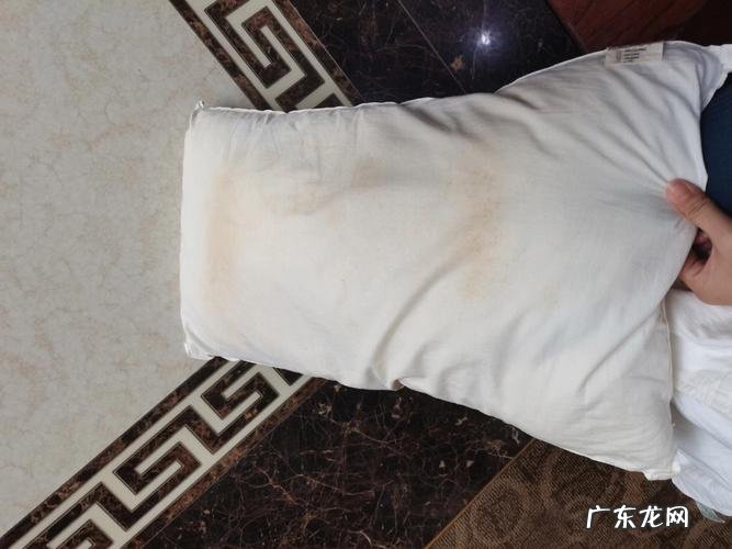 枕头上的霉斑怎么洗掉,枕头发霉了怎么处理才能快速洗掉